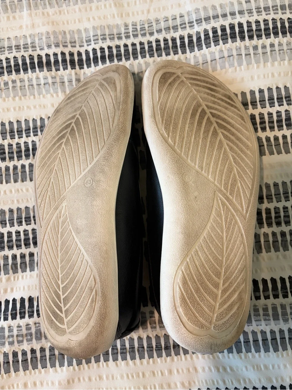 be lenka Eazy Black Slip-On Sneakers unisex size 43